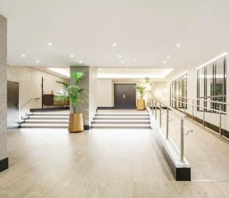 Ilunion Hotel