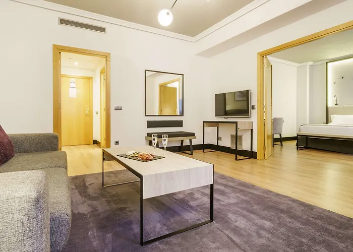 Готель Ilunion Більбао