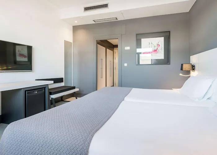 Готель Ilunion 3*