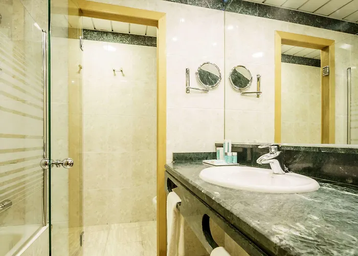 Готель Ilunion 3*